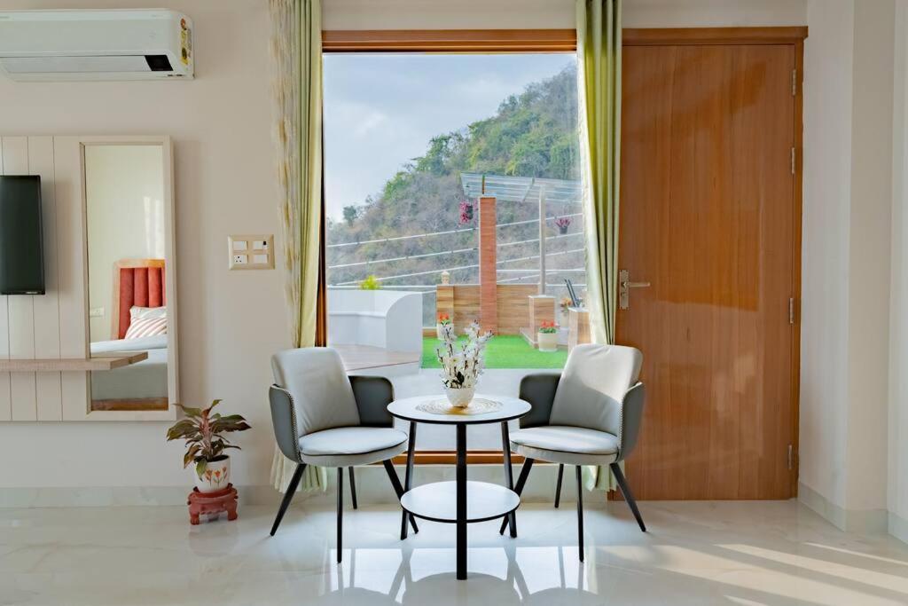 The Sage Villa - Luxury Homestay In Dehradun Bagian luar foto